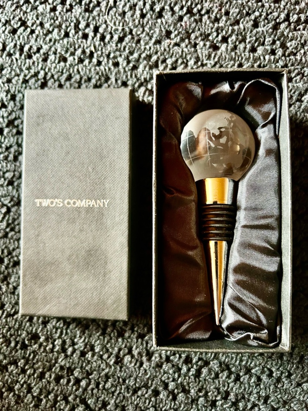 Two's Company Glass WORLD 🌍🌏🌎 Bottle Stopper